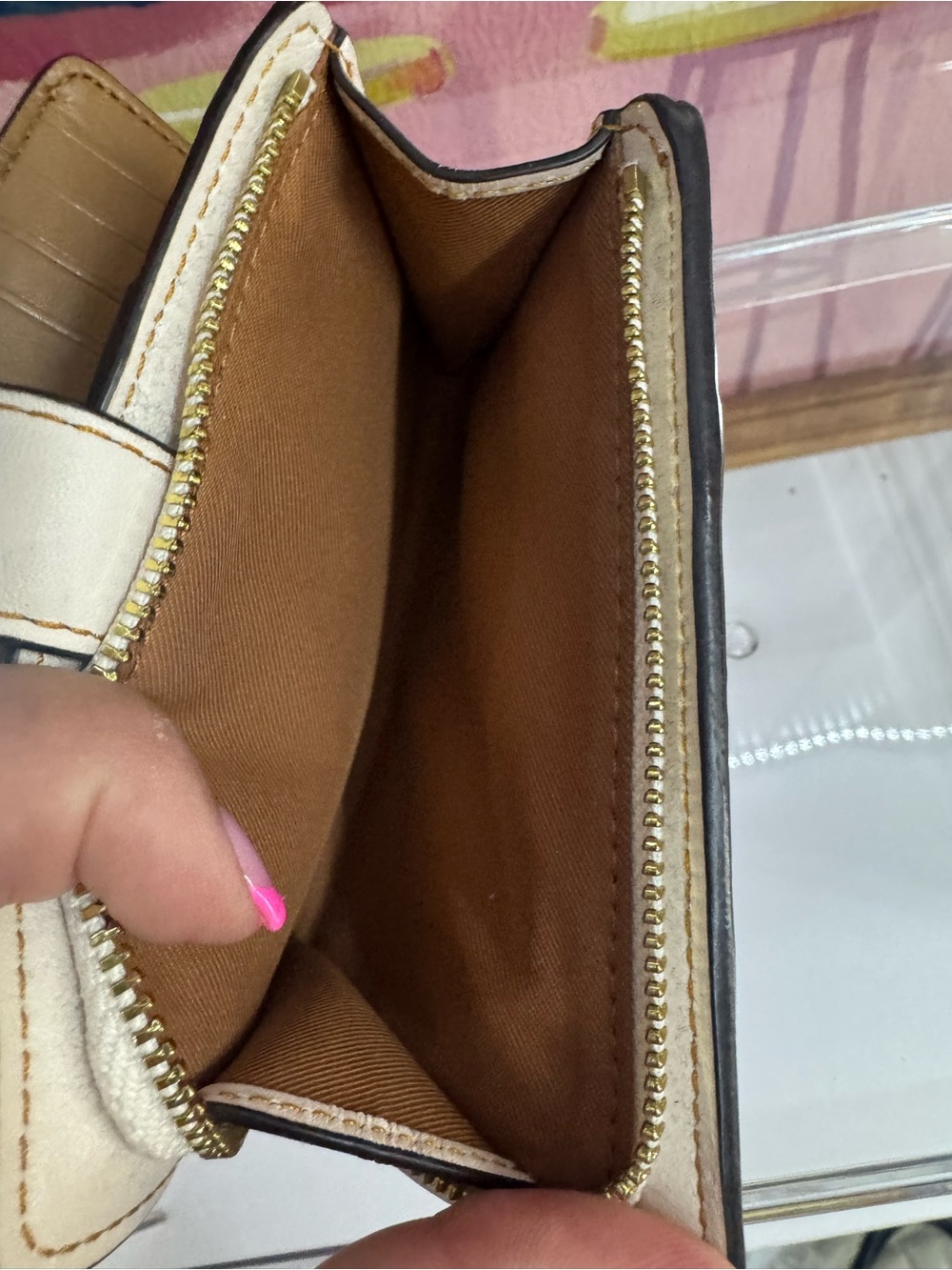 Like NEW Coach White Signature Embossed Winter Wallet with Gold Hardware - Picture 5 of 6